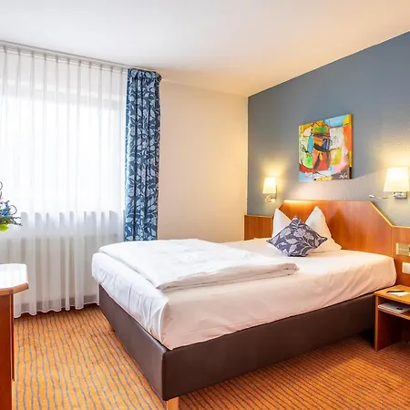 מלון Kleefelder Hof 3*