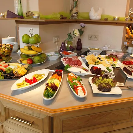 מלון Kleefelder Hof 3*