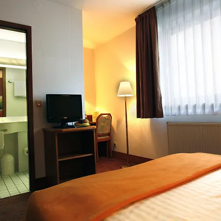 מלון Kleefelder Hof 3*