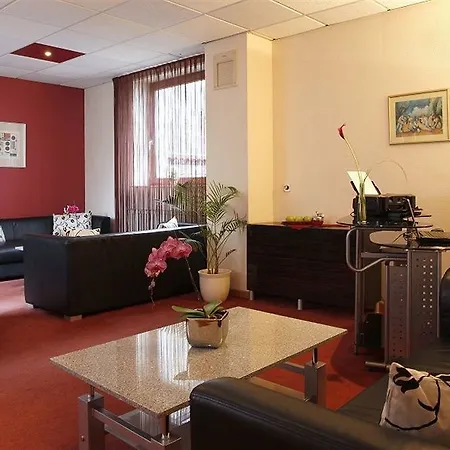 מלון Kleefelder Hof 3*