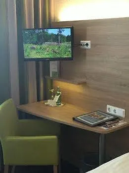 מלון Kleefelder Hof 3*