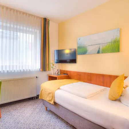 מלון Kleefelder Hof 3*